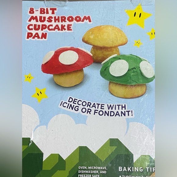 New Think Geek 2014 8-Bit Mushroom Cupcake Pan Mario Power Up Silicone Mold - Picture 5 of 8